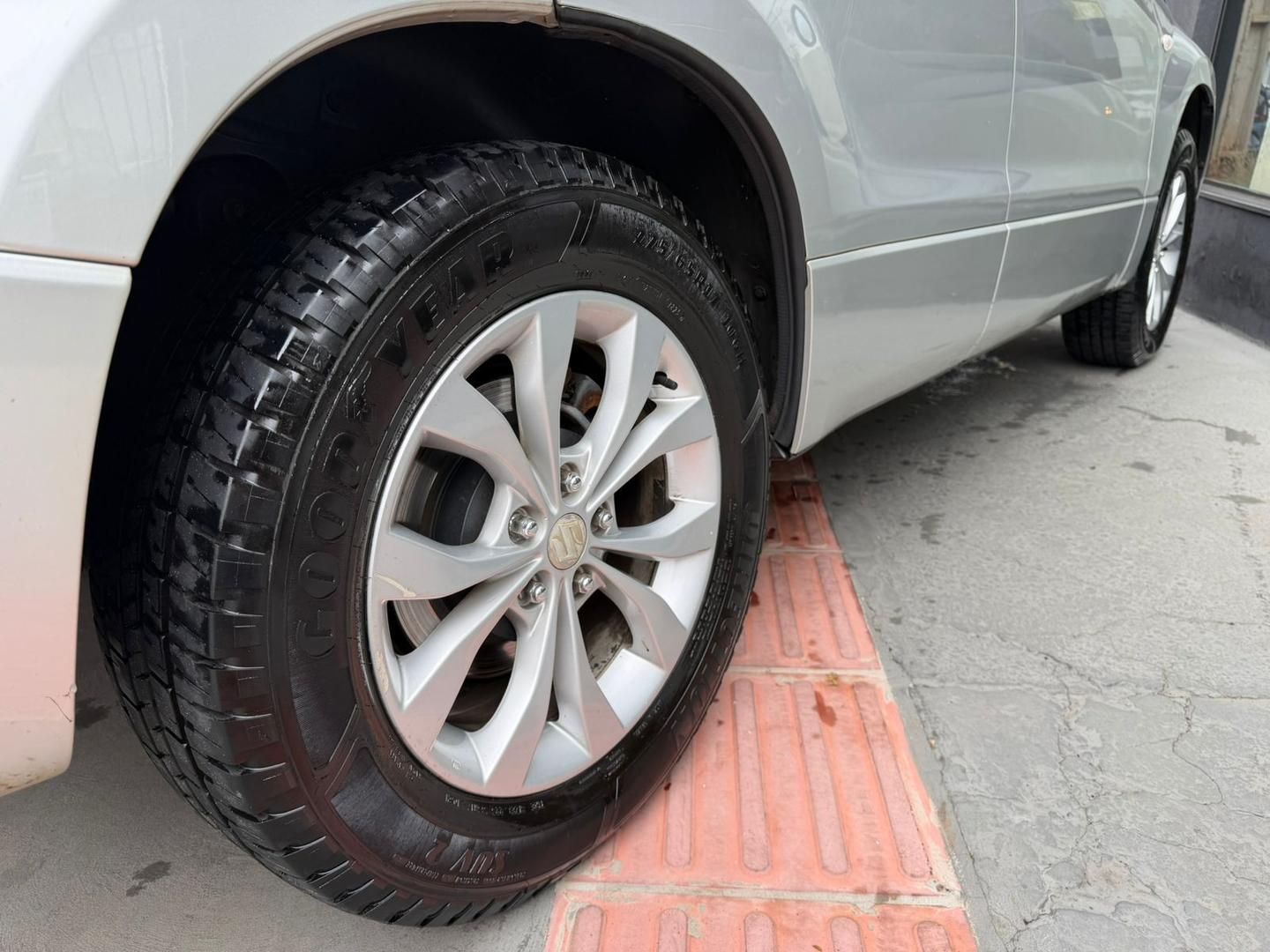 SUZUKI Grand Vitara 2.0 2013 - miniatura 13