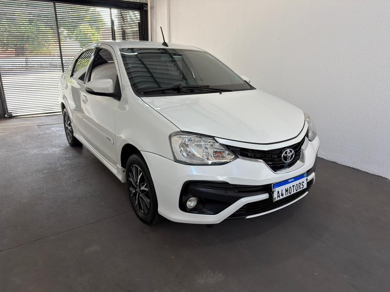 TOYOTA Etios Platinum 1.5 16v 2018 - miniatura 2