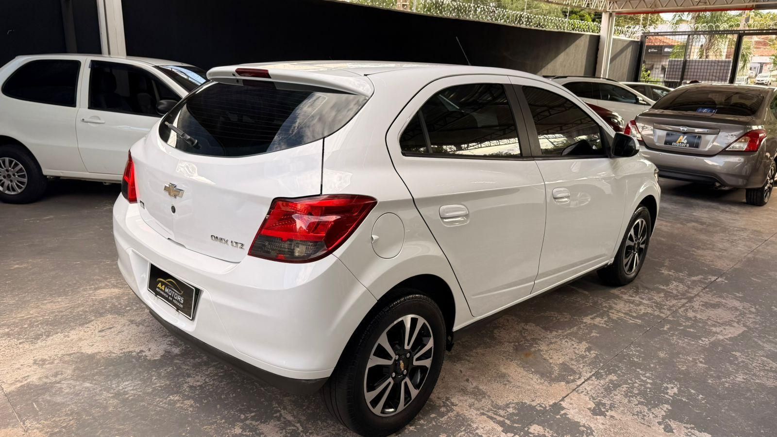 CHEVROLET Onix LTZ 1.4 2016 - miniatura 4