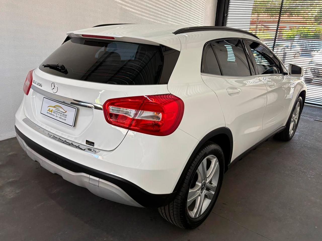 MERCEDES-BENZ GLA 200 Style 1.6T 16v 2018 - miniatura 4