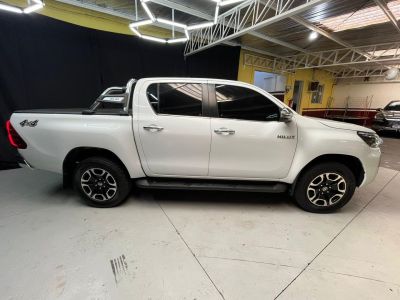 TOYOTA Hilux SRX D4-D 2.8TDi 16v 4X4 C.D. 2023 - miniatura 8