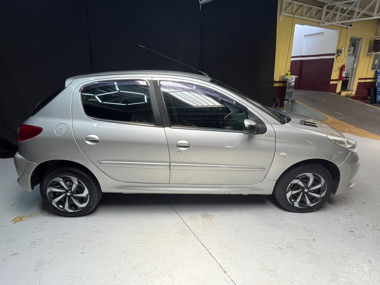PEUGEOT 207 XR 1.4 4p. 2012 - miniatura 5