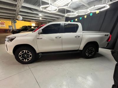 TOYOTA Hilux SRX D4-D 2.8TDi 16v 4X4 C.D. 2023 - miniatura 4