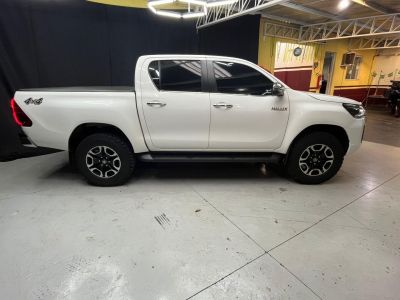 TOYOTA Hilux SRX D4-D 2.8TDi 16v 4X4 C.D. 2023 - miniatura 8