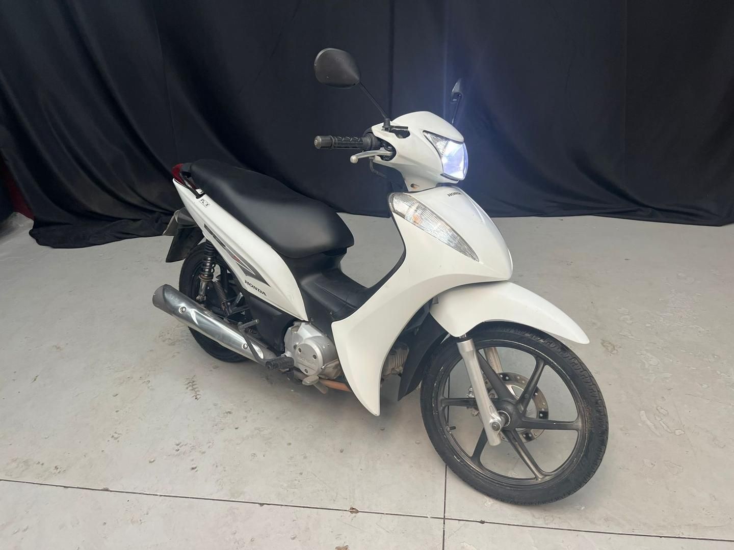 Vista principal de HONDA Biz 125i EX 2013