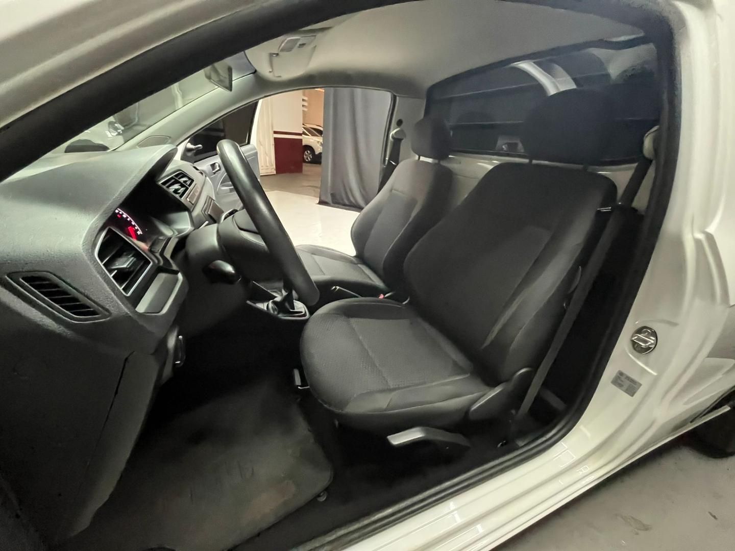VOLKSWAGEN Saveiro Robust 1.6 C.S. 2023 - miniatura 7