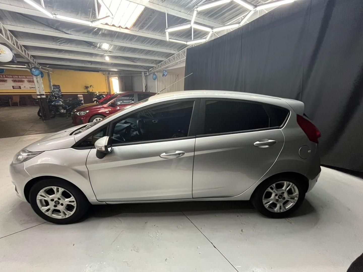 FORD Fiesta Hatch SE 1.6 16v 2016 - miniatura 4