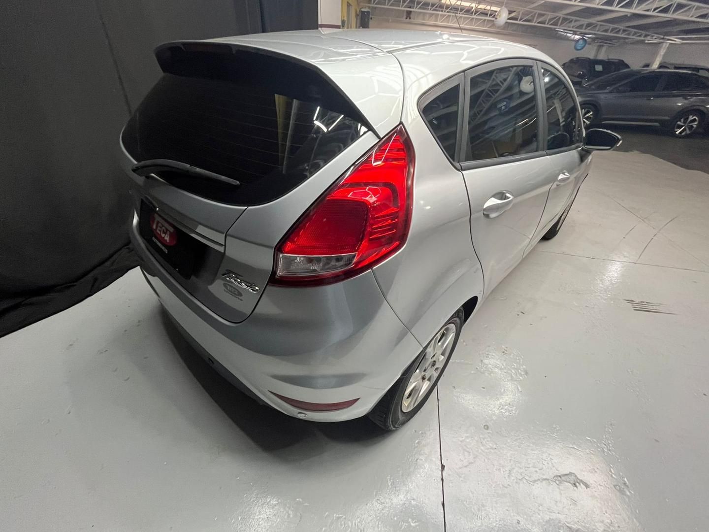 FORD Fiesta Hatch SE 1.6 16v 2016 - miniatura 7