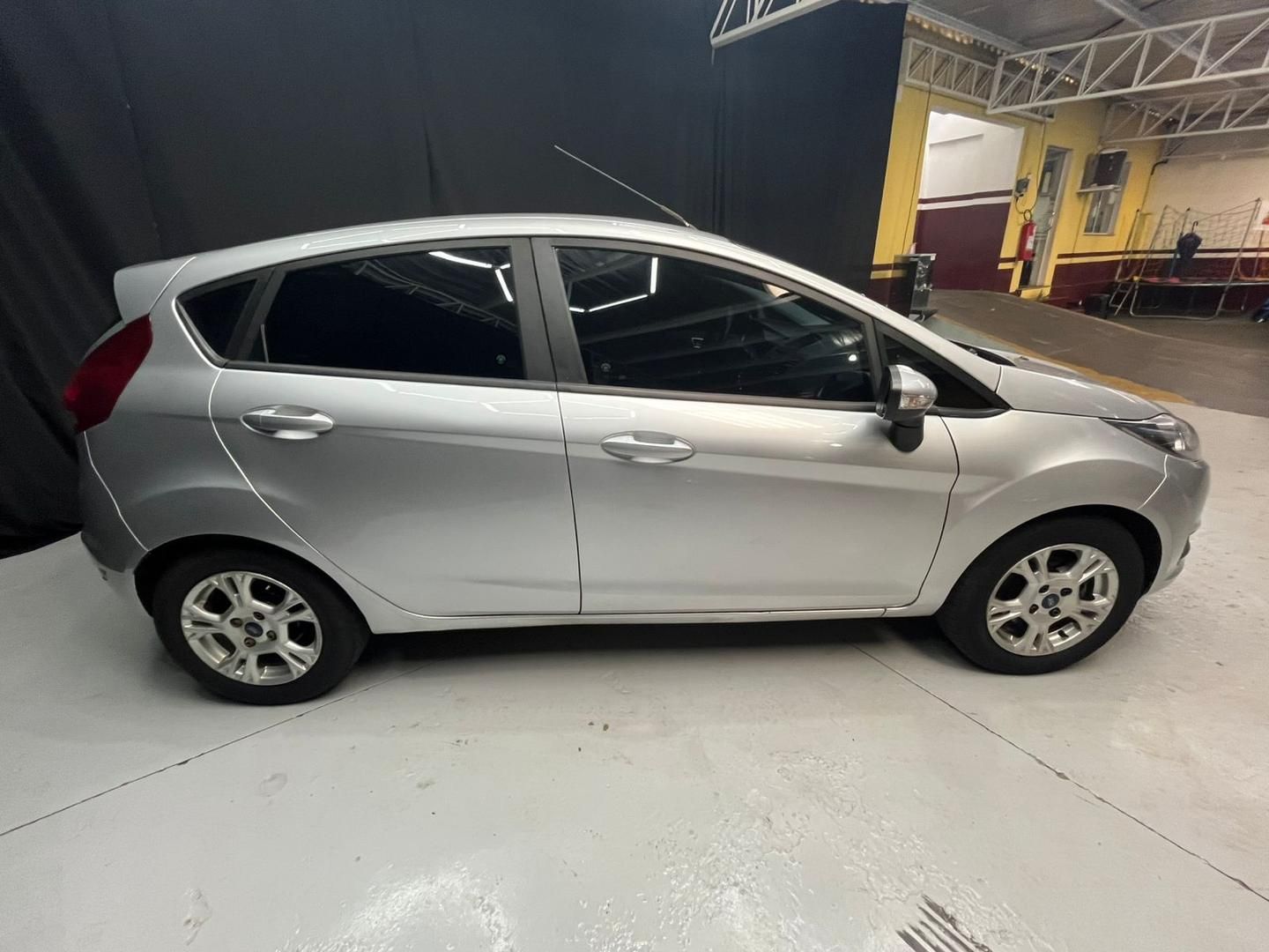 FORD Fiesta Hatch SE 1.6 16v 2016 - miniatura 8