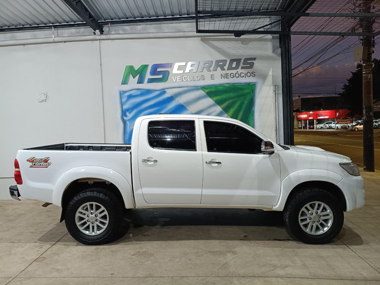 TOYOTA Hilux SRV 3.0TD 4X4 C.D. 2015 - miniatura 3