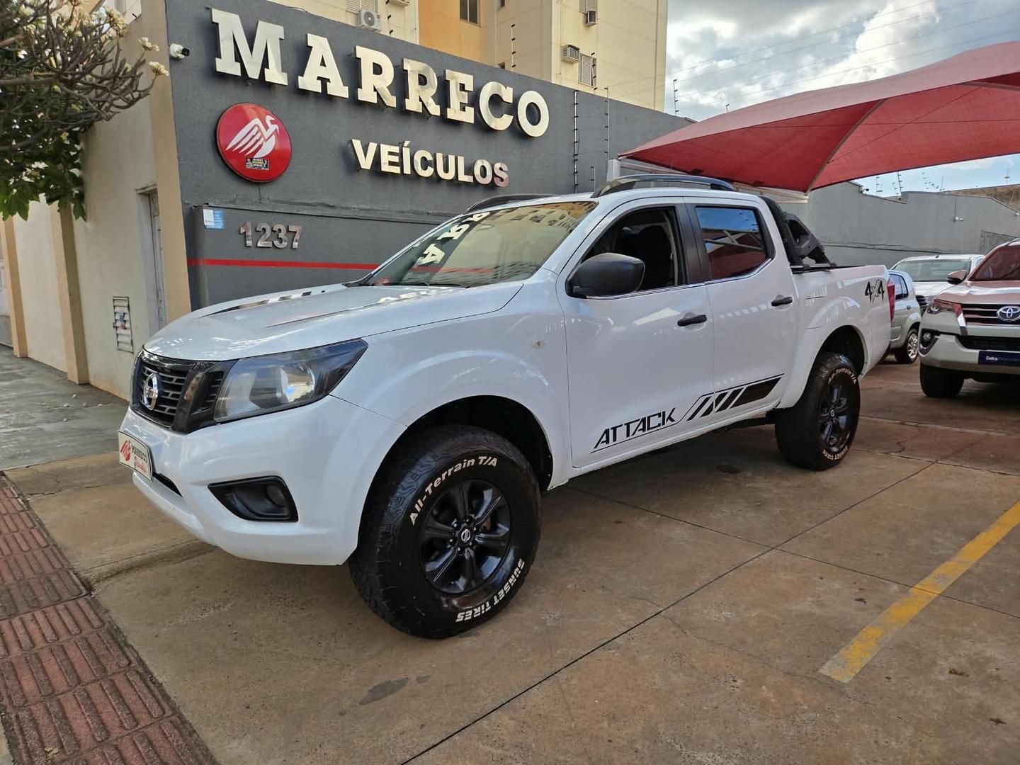Vista principal de NISSAN Frontier Attack 2.3TDi 16v 4X4 C.D. 2022