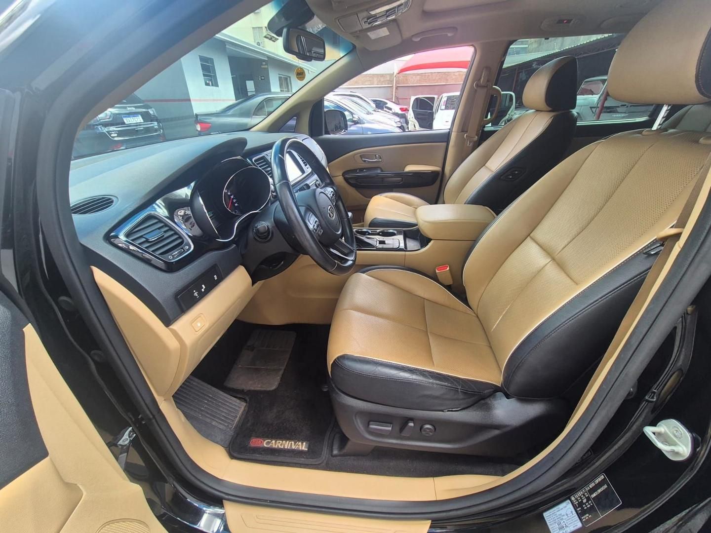 KIA Grand Carnival 2019 - miniatura 4