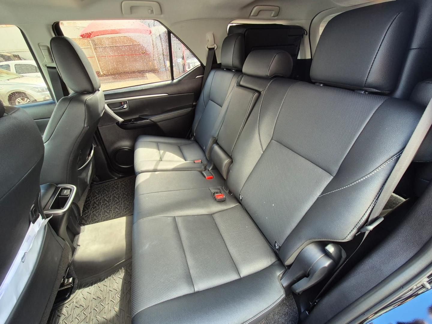 TOYOTA Hilux SRX Diamond D4-D 2.8TDi 16v 4x4 2024 - miniatura 4