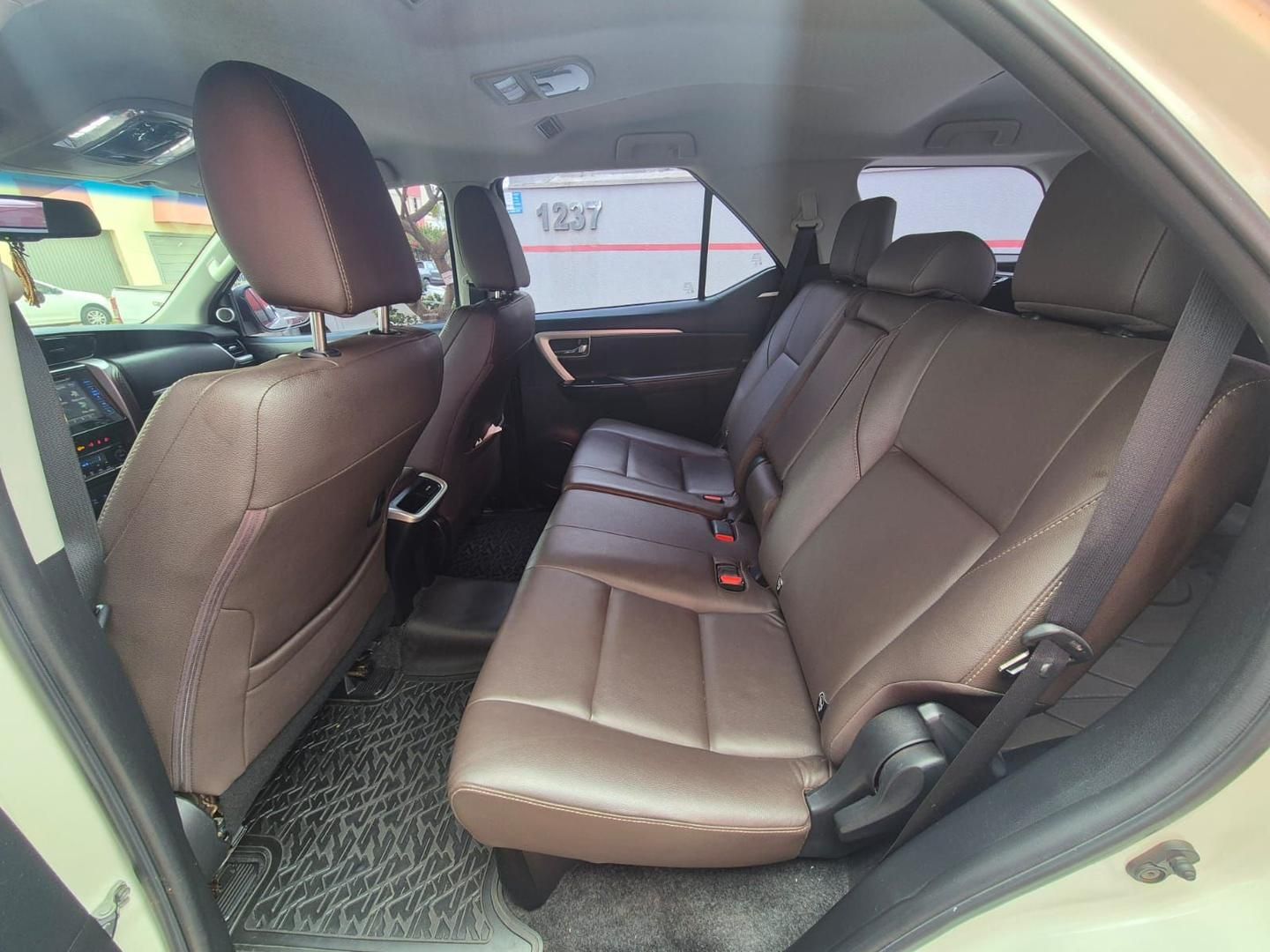 TOYOTA Hilux SRX D4-D 2.8TDi 16v 4x4 2017 - miniatura 6