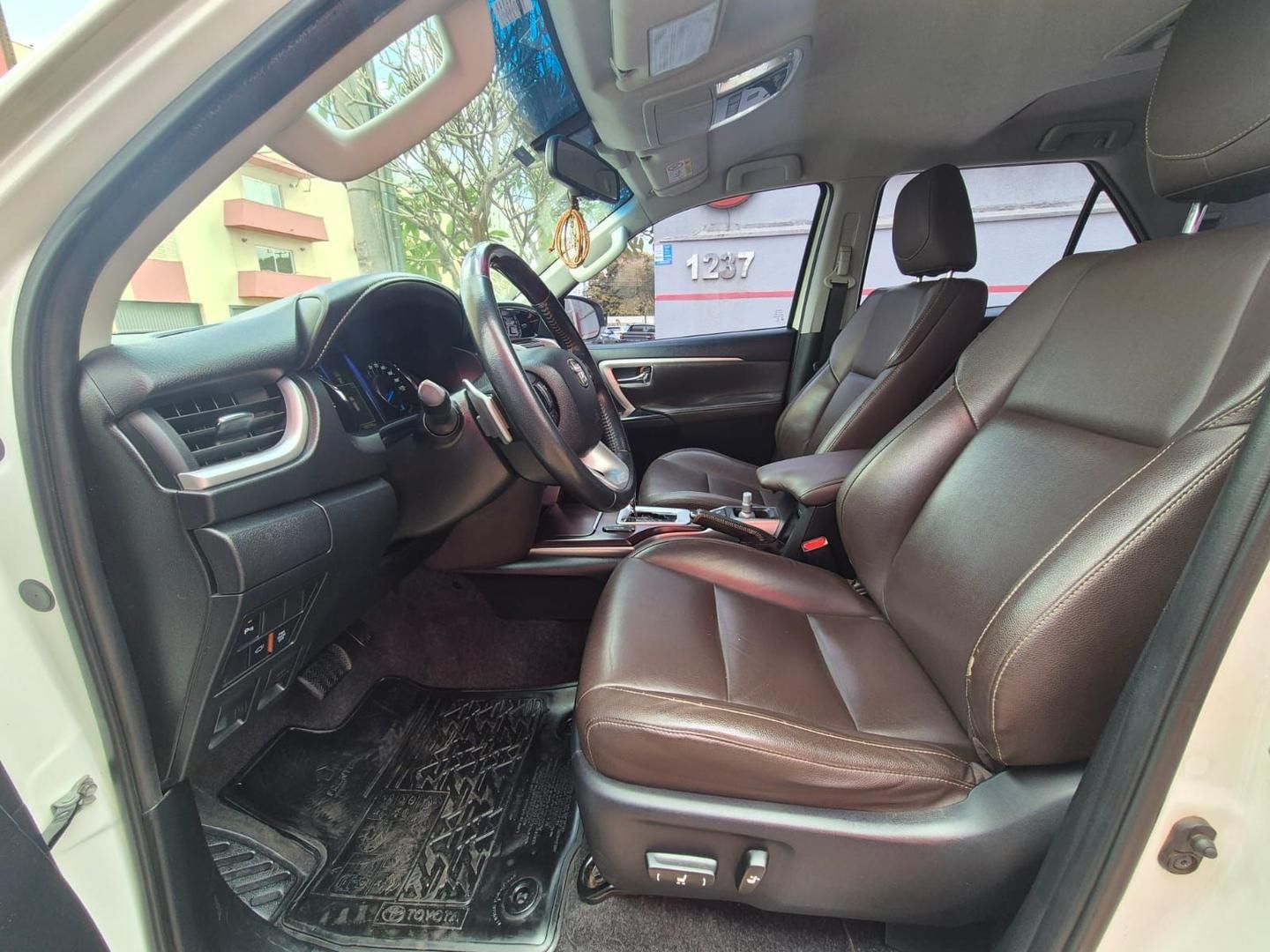 TOYOTA Hilux SRX D4-D 2.8TDi 16v 4x4 2017 - miniatura 7