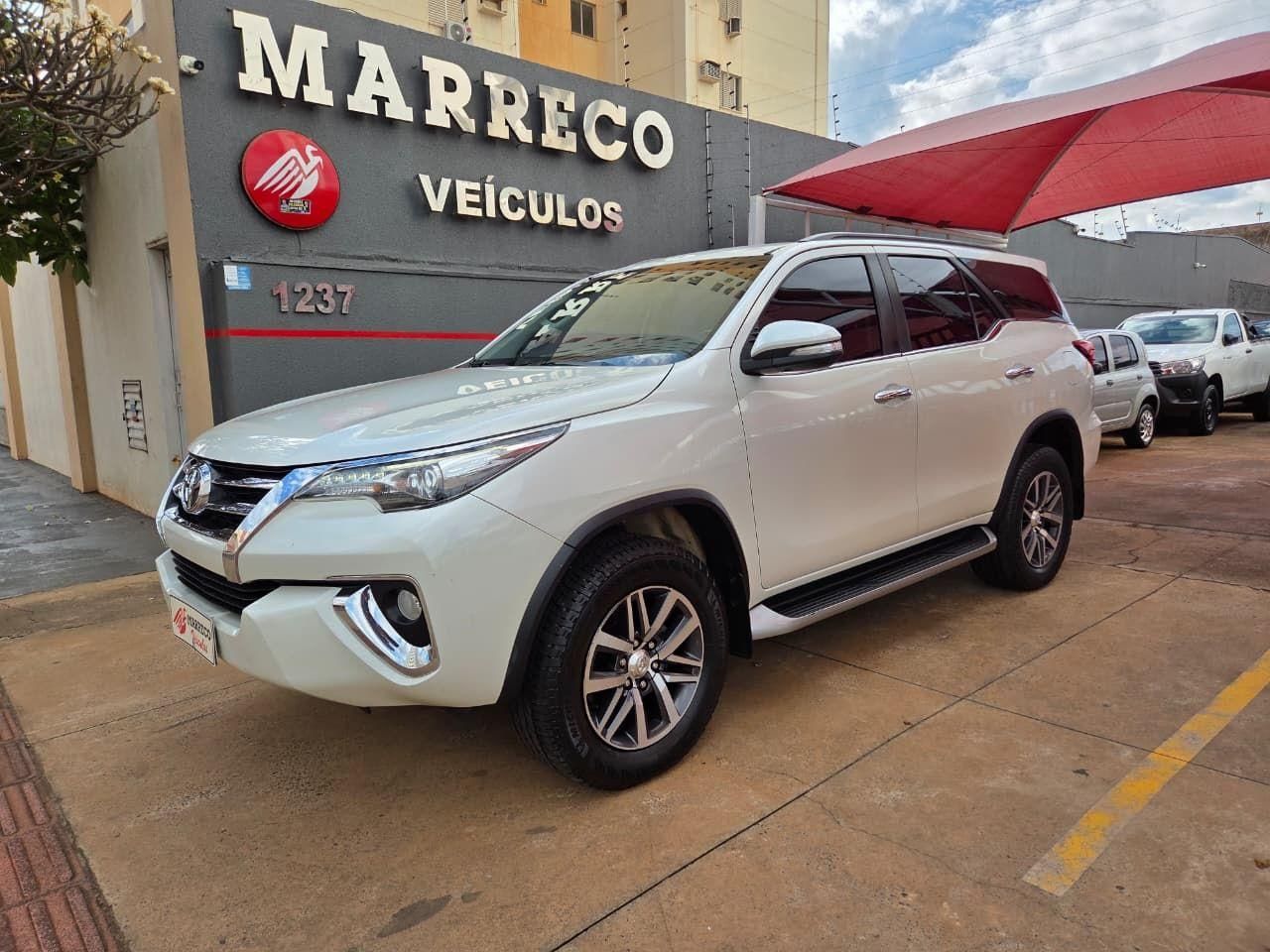 Vista principal de TOYOTA Hilux SRX D4-D 2.8TDi 16v 4x4 2017