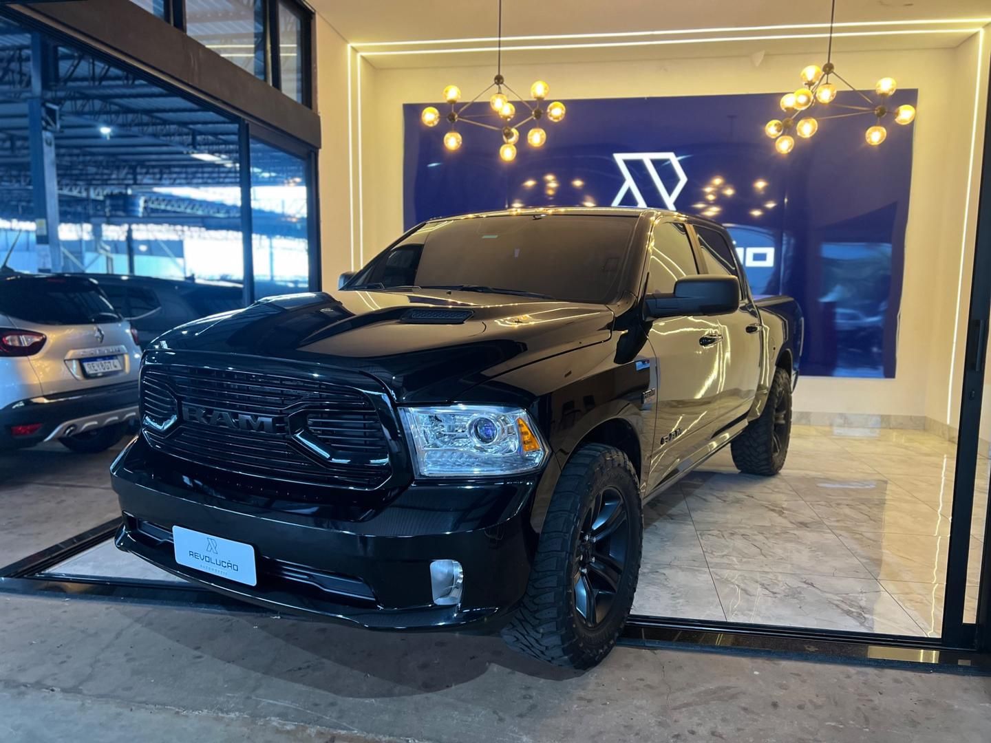 RAM 1500 Classic Laramie 5.7 V8 4X4 C.D. 2022 - miniatura 3