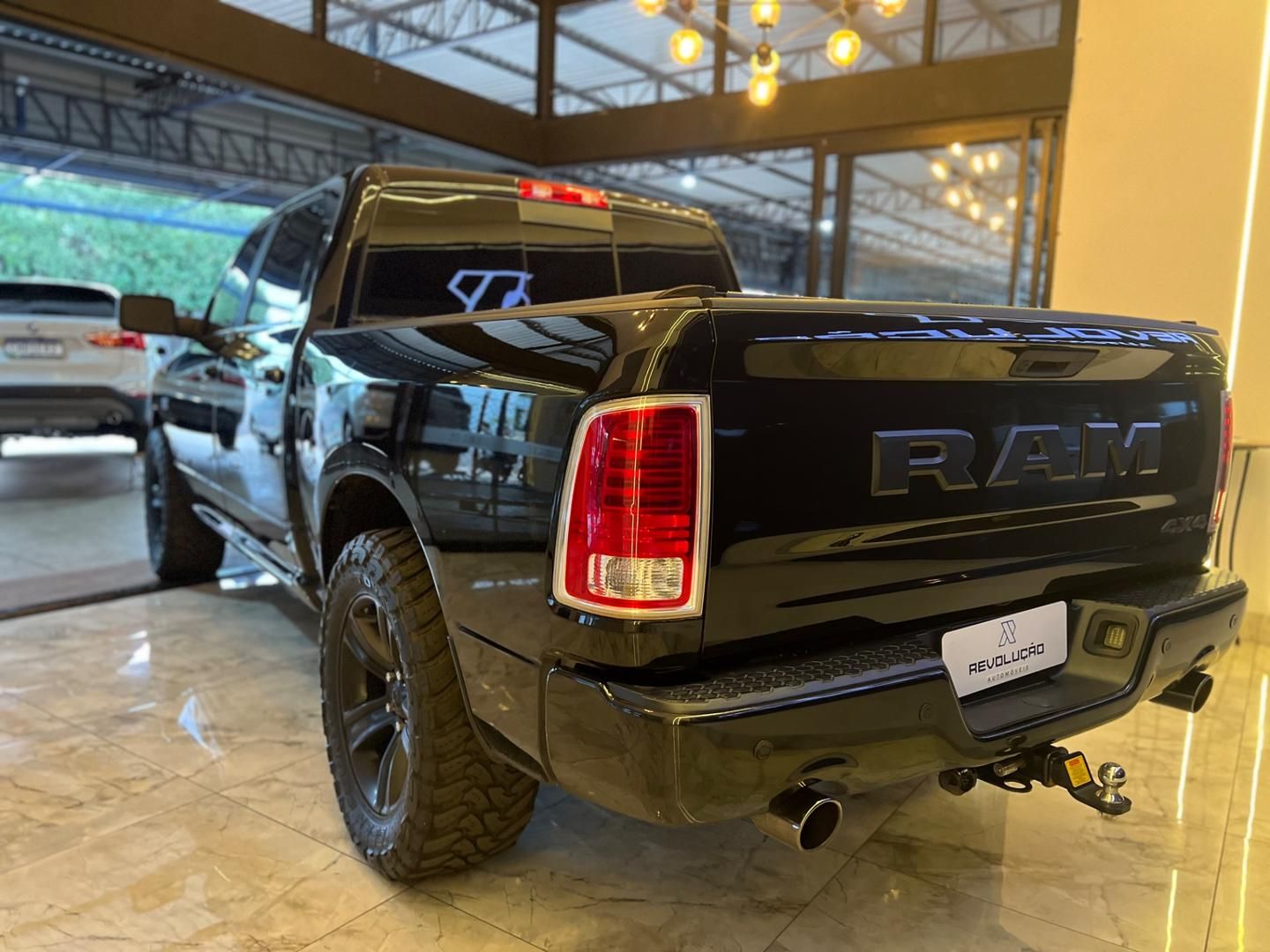 RAM 1500 Classic Laramie 5.7 V8 4X4 C.D. 2022 - miniatura 4