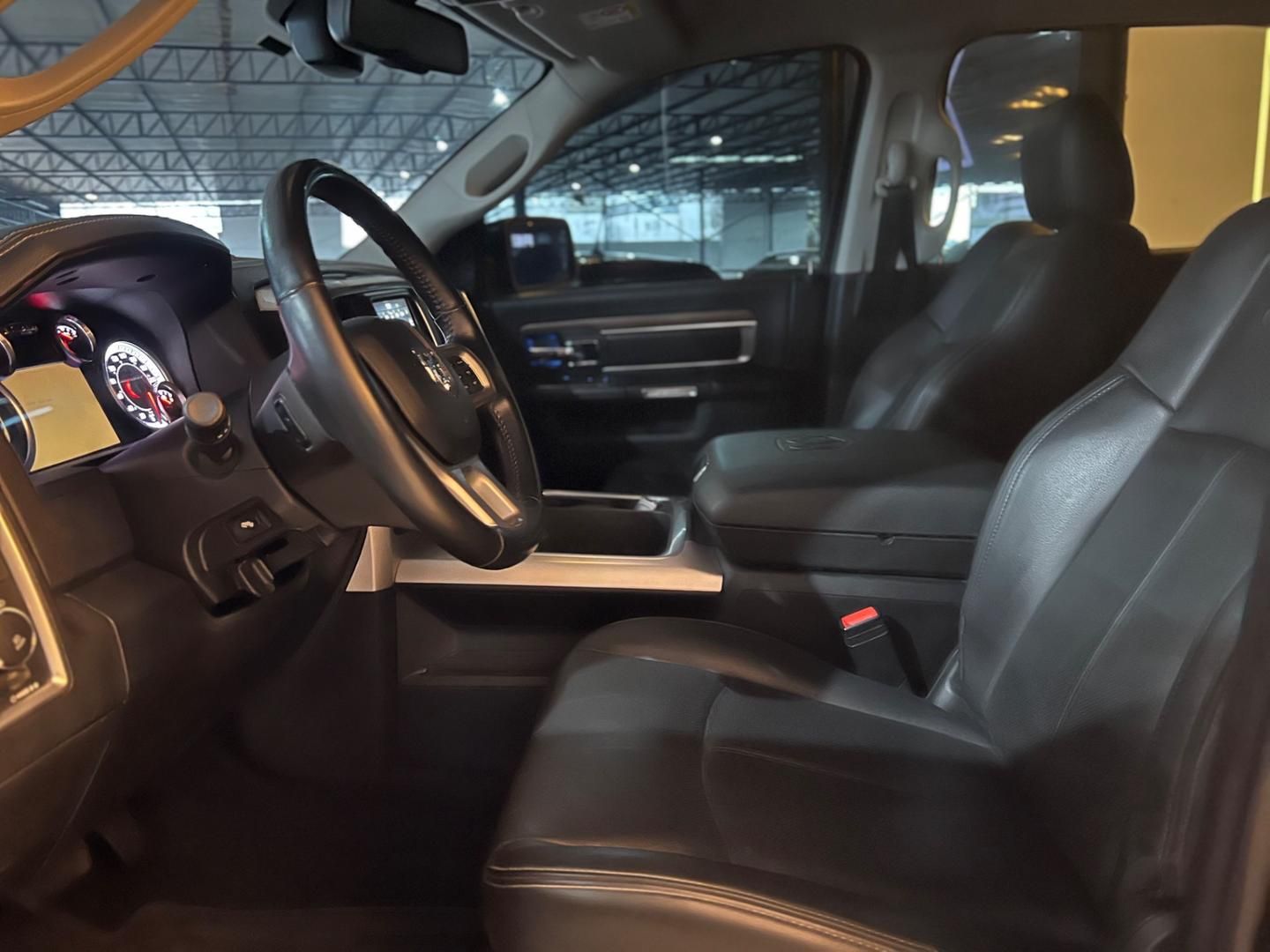 RAM 1500 Classic Laramie 5.7 V8 4X4 C.D. 2022 - miniatura 7