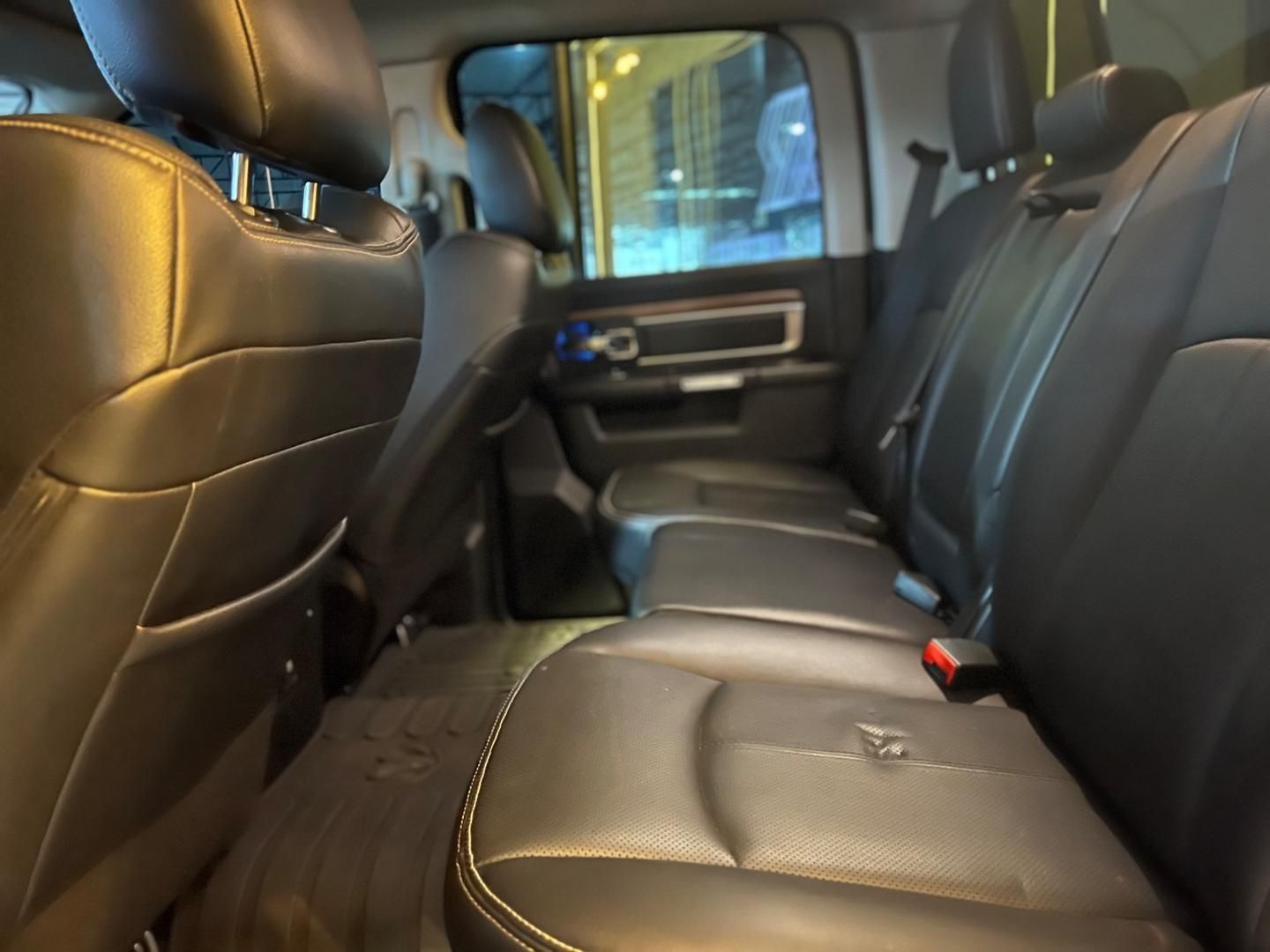 RAM 1500 Classic Laramie 5.7 V8 4X4 C.D. 2022 - miniatura 8