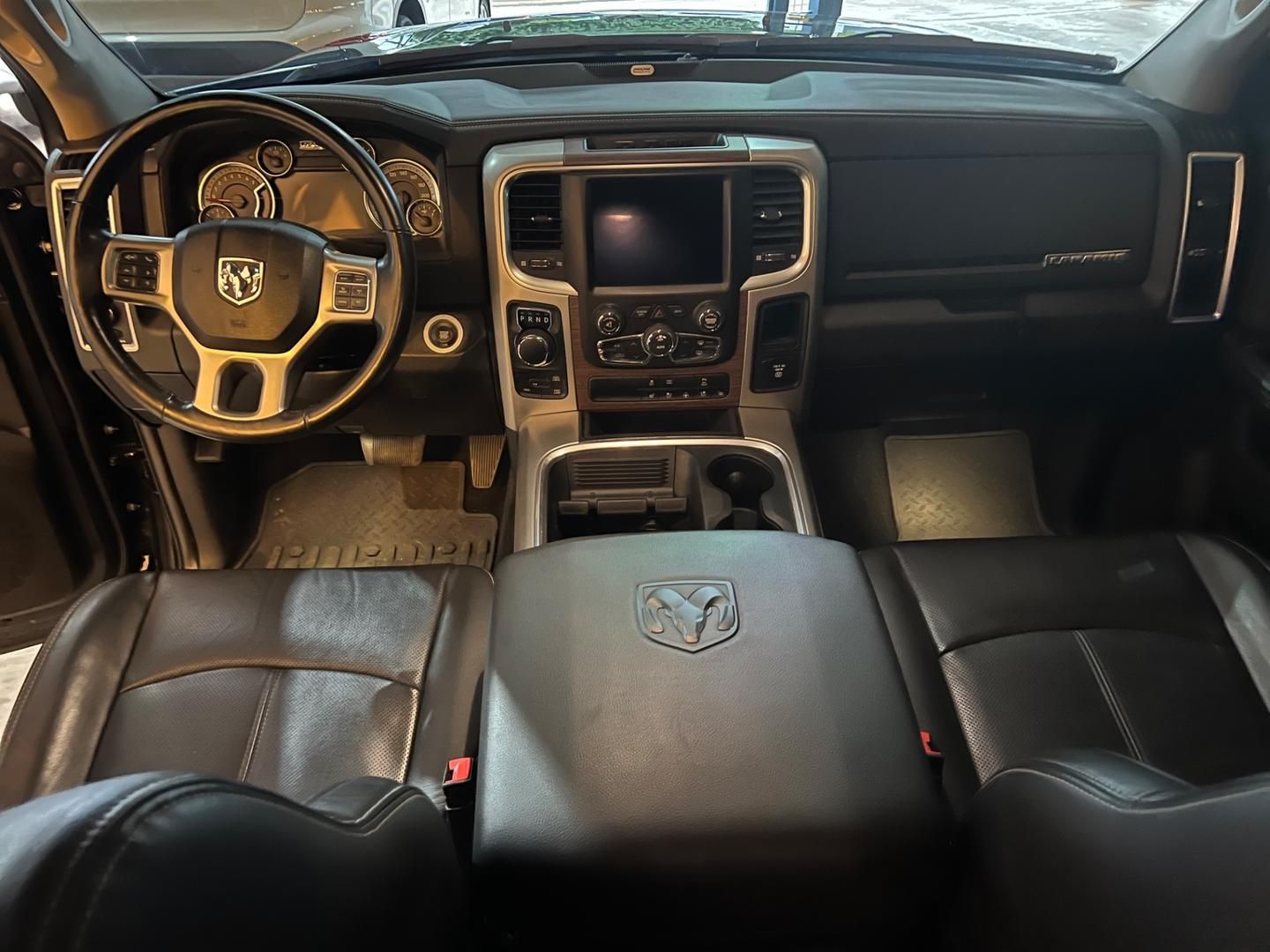 RAM 1500 Classic Laramie 5.7 V8 4X4 C.D. 2022 - miniatura 9