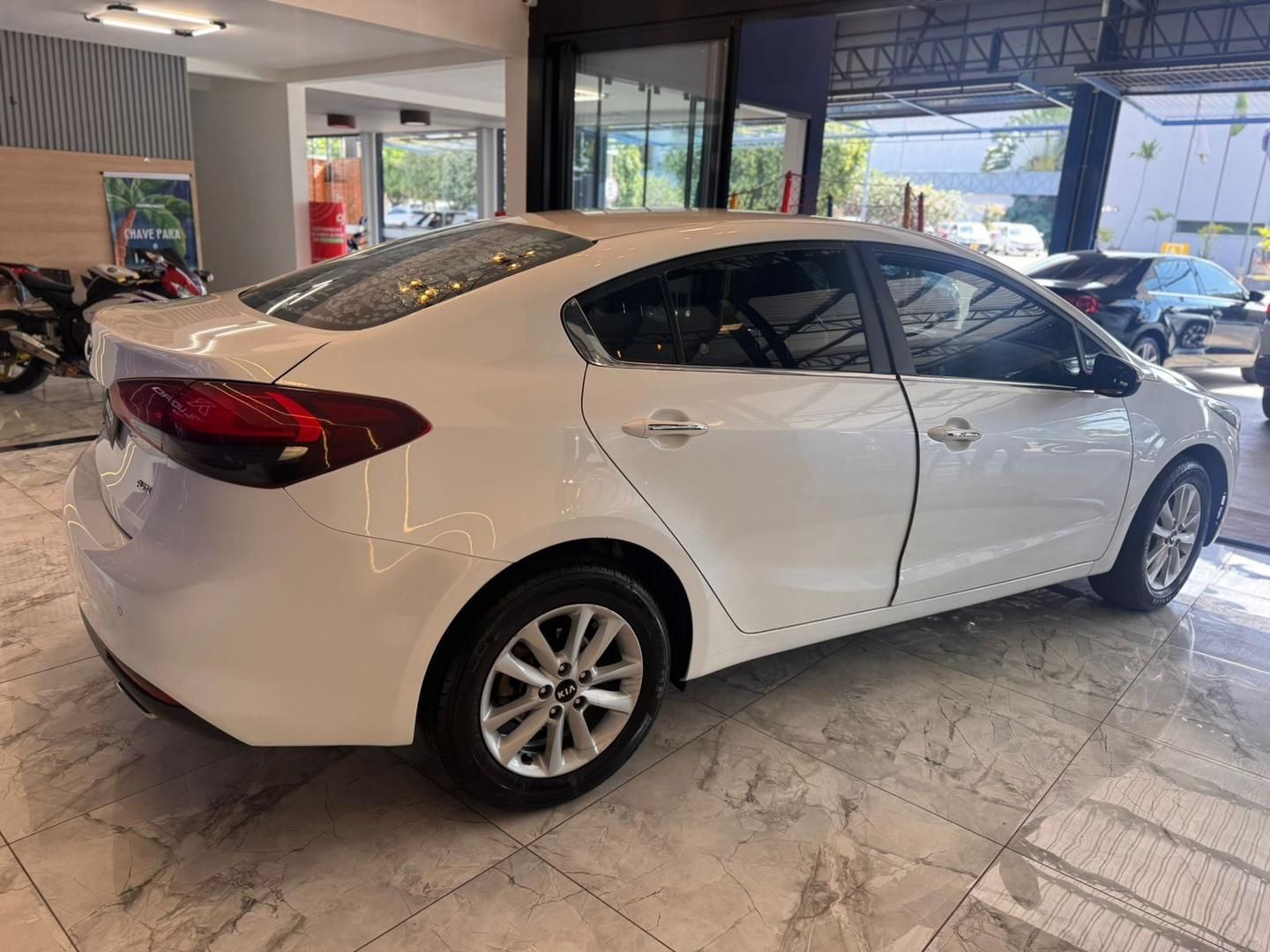KIA Cerato 1.6 16v 2019 - miniatura 4
