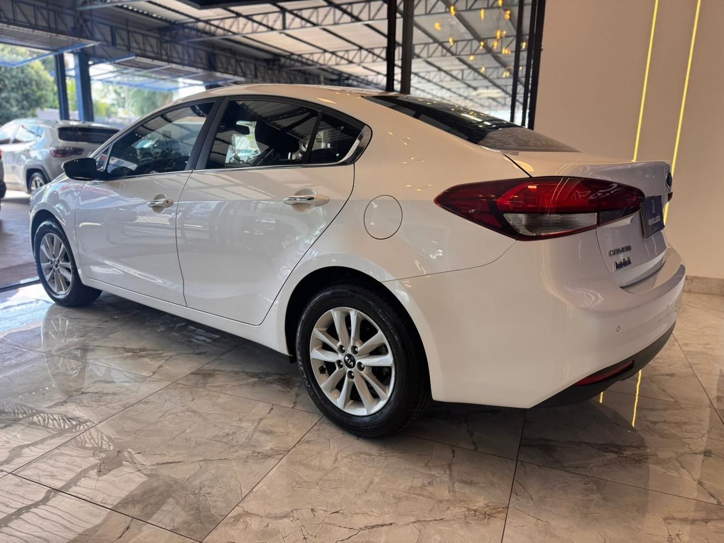 KIA Cerato 1.6 16v 2019 - miniatura 5