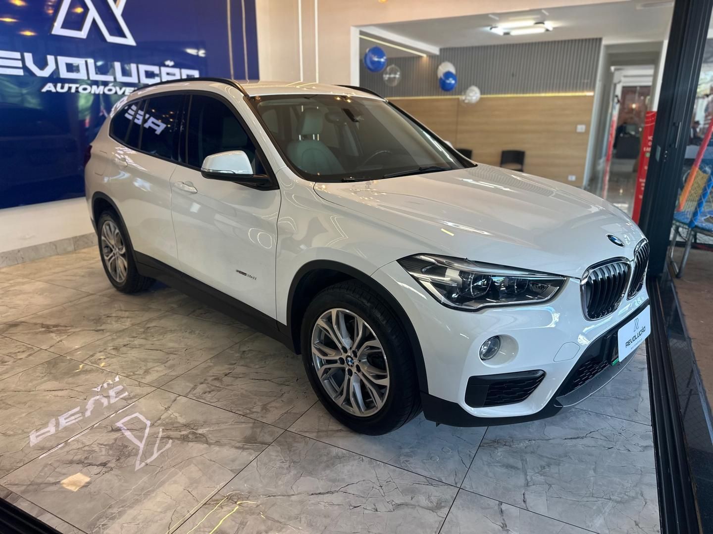 BMW X1 sDrive20i 2.0T 16v 2018 - miniatura 2
