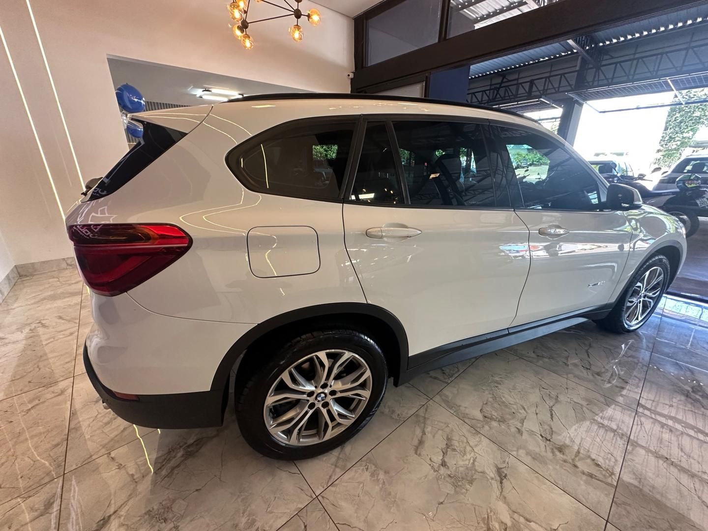 BMW X1 sDrive20i 2.0T 16v 2018 - miniatura 4