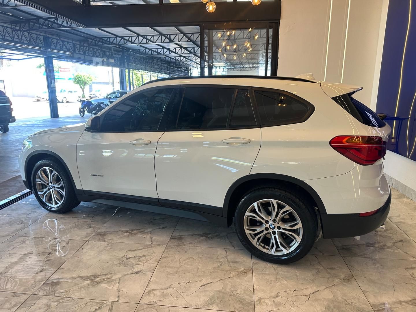 BMW X1 sDrive20i 2.0T 16v 2018 - miniatura 5