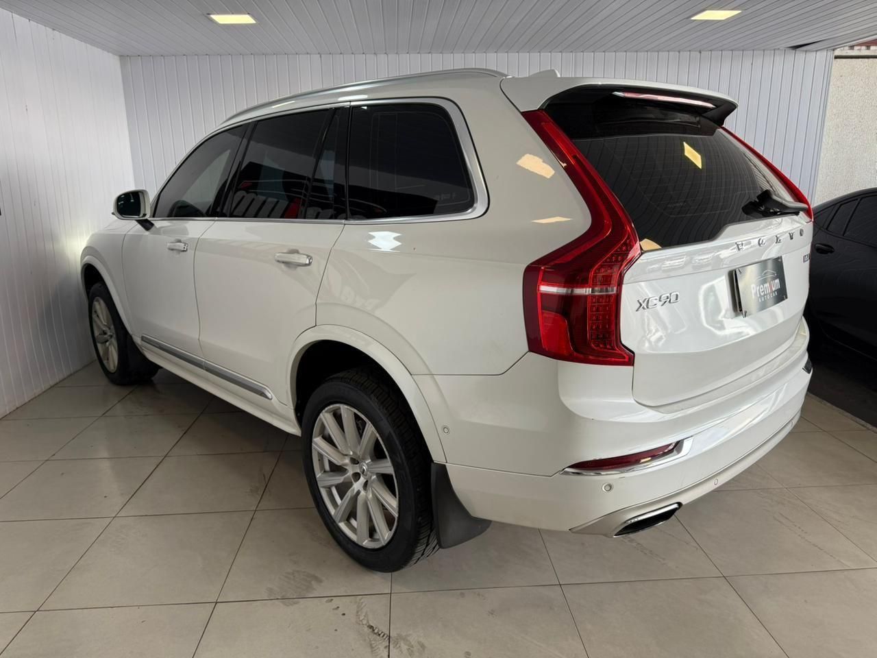 VOLVO XC90 D-5 Inscription 2.0TDi 16v AWD 2019 - miniatura 4