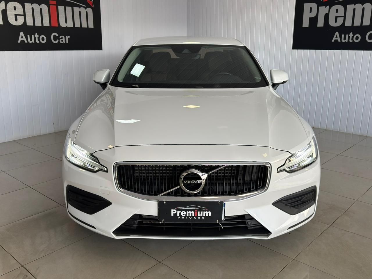 VOLVO S60 T-4 Momentum 2.0T 16v 2020 - miniatura 2