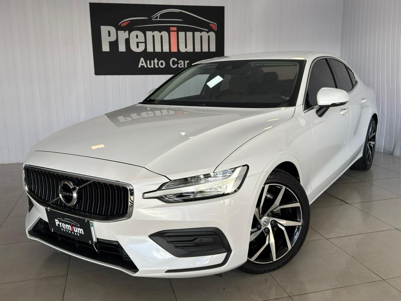 VOLVO S60 T-4 Momentum 2.0T 16v 2020 - miniatura 3