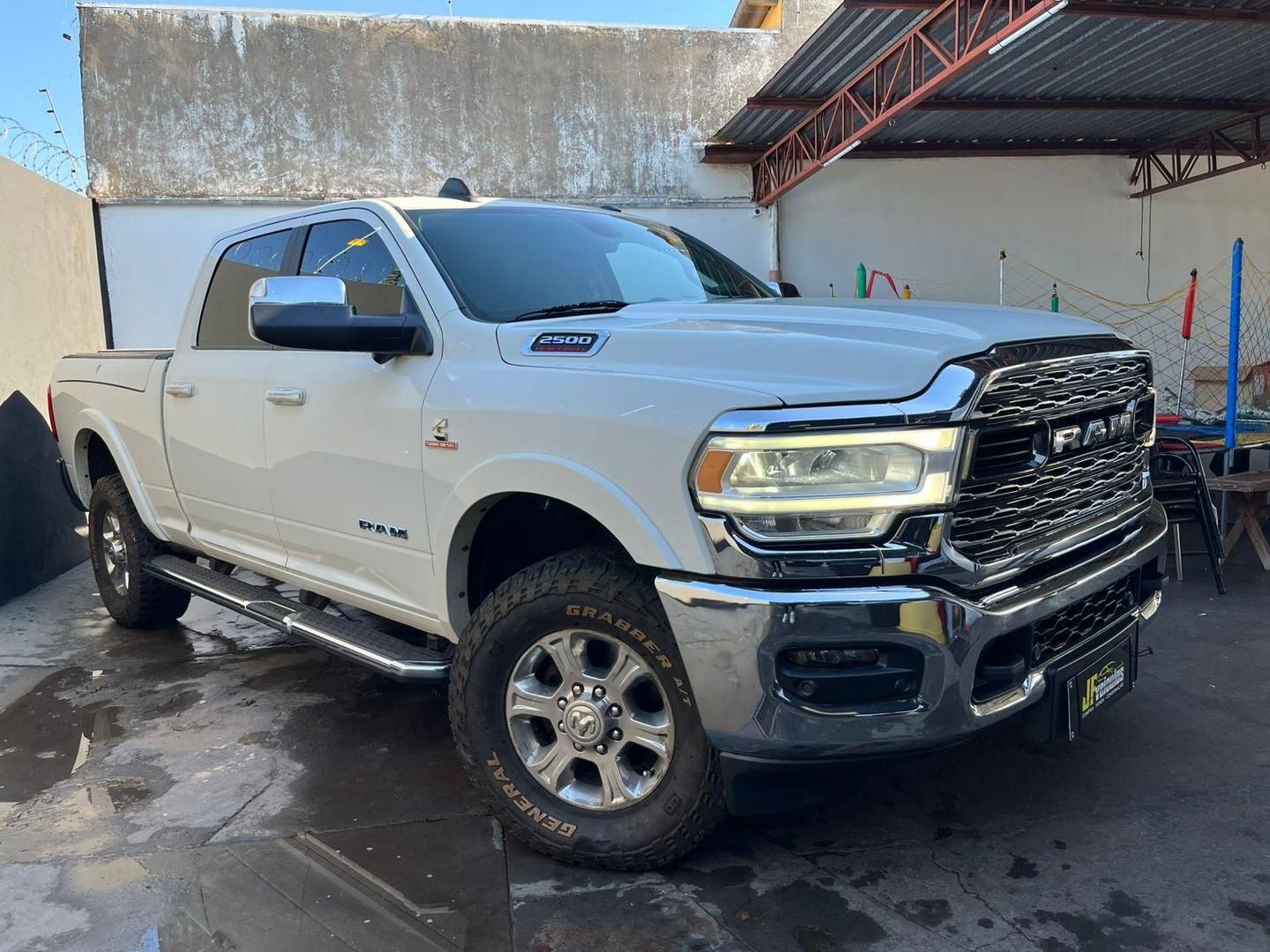 Vista principal de RAM 2500 Laramie 6.7TDi 24v 4X4 C.D. 2019