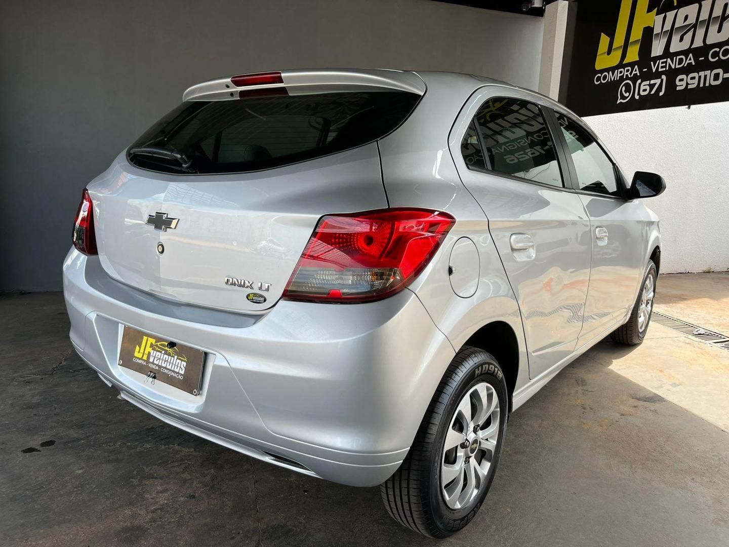 CHEVROLET Onix LT 1.0 2016 - miniatura 6
