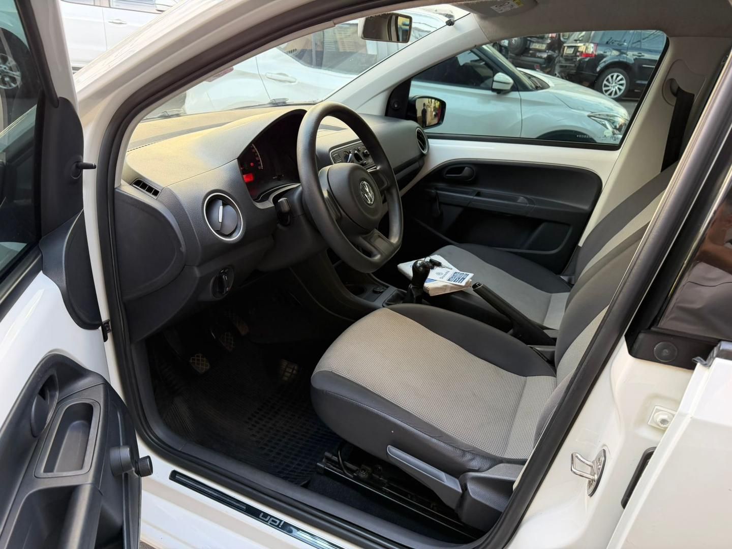 VOLKSWAGEN Up Take 1.0 12v 4p. 2015 - miniatura 7