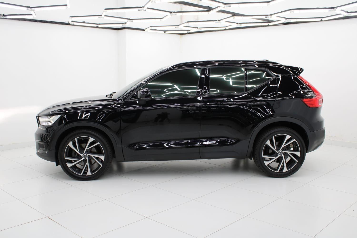 VOLVO XC40 T-5 R-Design 1.5T 12v 2020 - miniatura 4