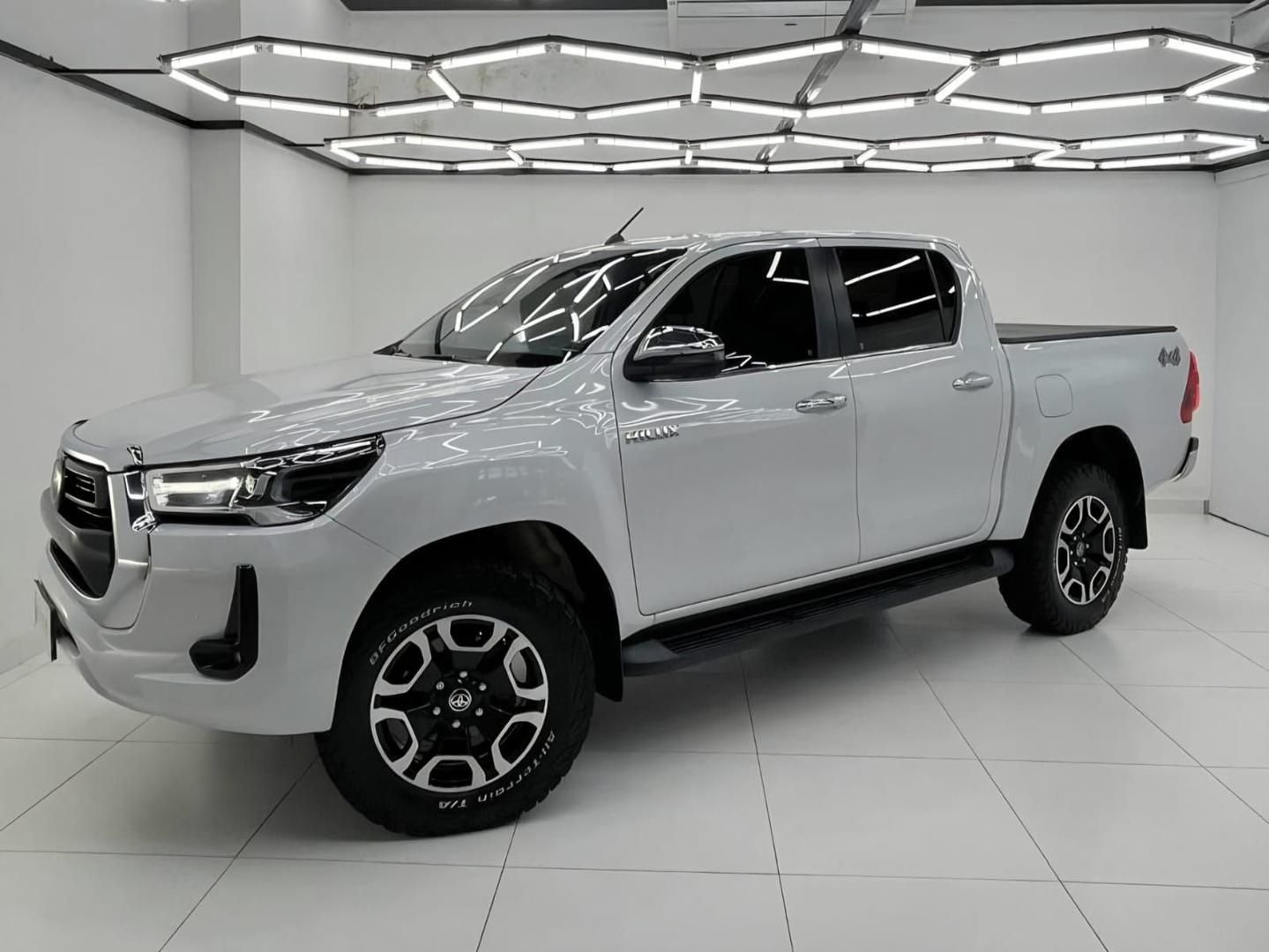 Vista principal de TOYOTA Hilux SRX D4-D 2.8TDi 16v 4X4 C.D. 2024