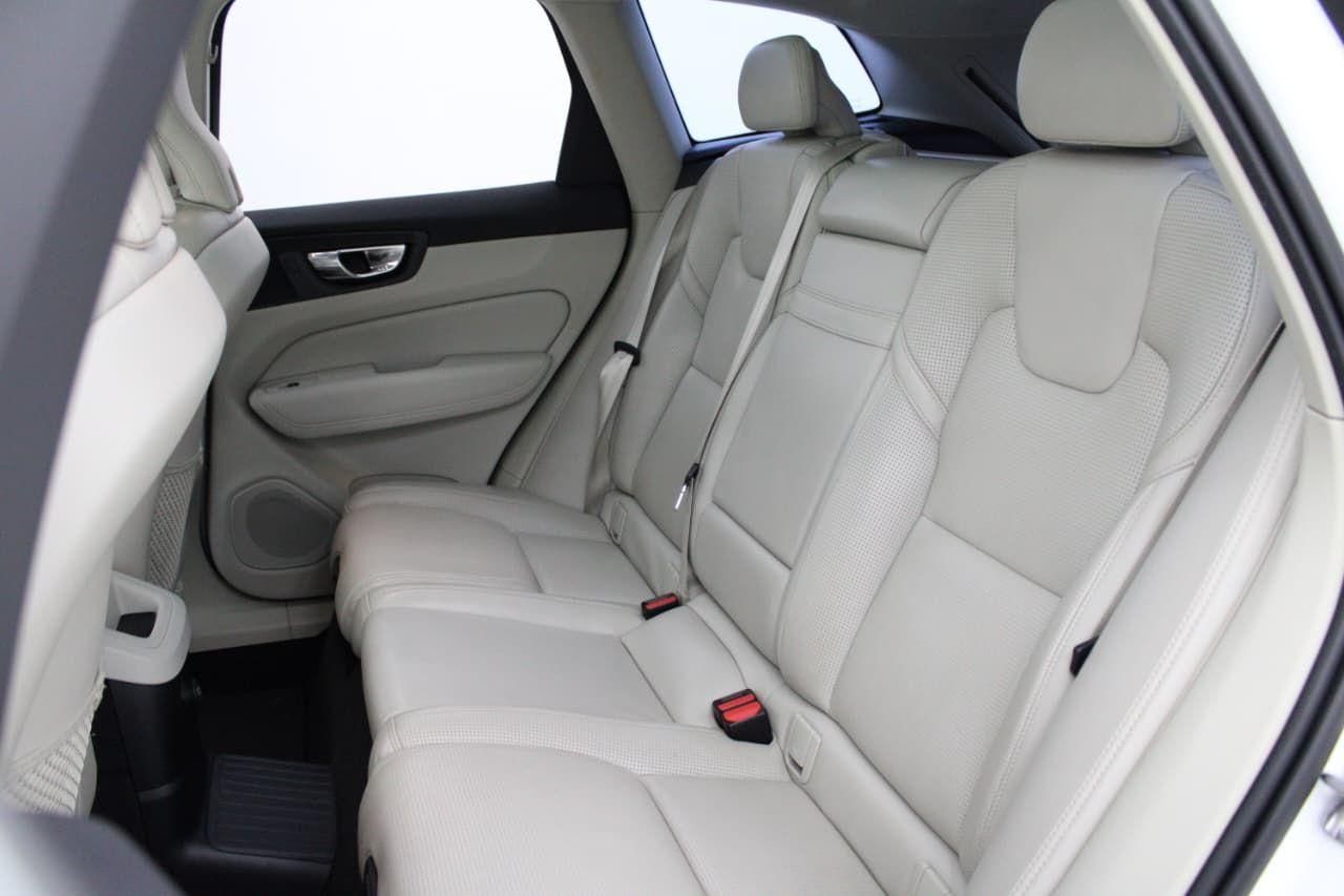 VOLVO XC60 T-8 Inscription 2.0T 16v AWD 2020 - miniatura 17
