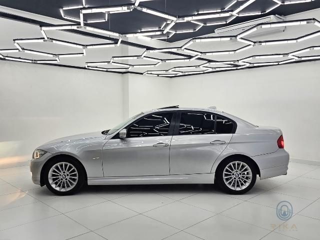 BMW 320i 2.0 16v 2011 - miniatura 4