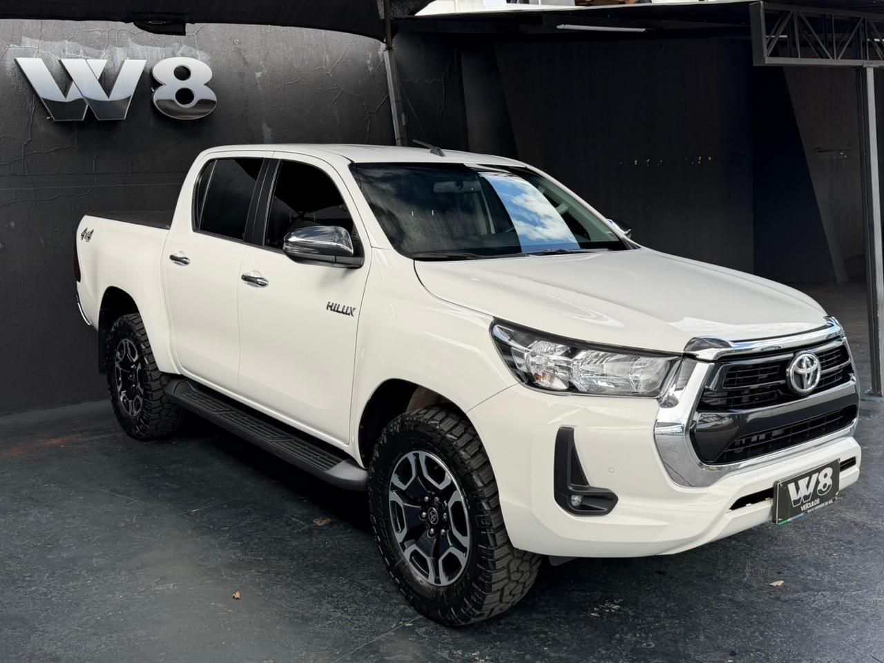 Vista principal de TOYOTA Hilux SRV D4-D 2.8TDi 16v 4X4 C.D. 2023