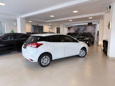TOYOTA Yaris Hatch XL 1.5 16v 2023 - miniatura 3
