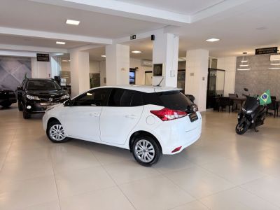 TOYOTA Yaris Hatch XL 1.5 16v 2023 - miniatura 6