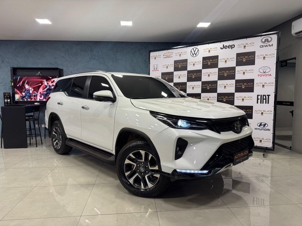 TOYOTA Hilux SW4 SRX Platinum D4-D 2.8TDi 16v 4x4 2025