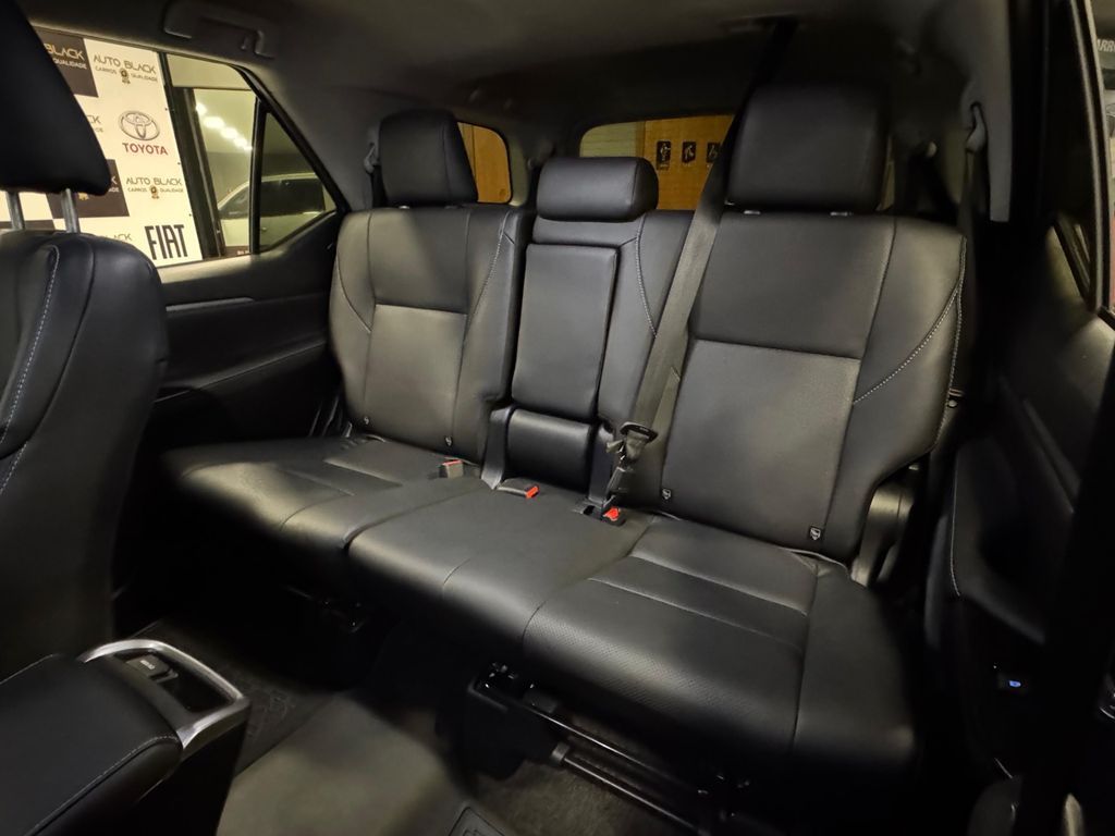 TOYOTA Hilux SW4 SRX Platinum D4-D 2.8TDi 16v 4x4 2025 - miniatura 8