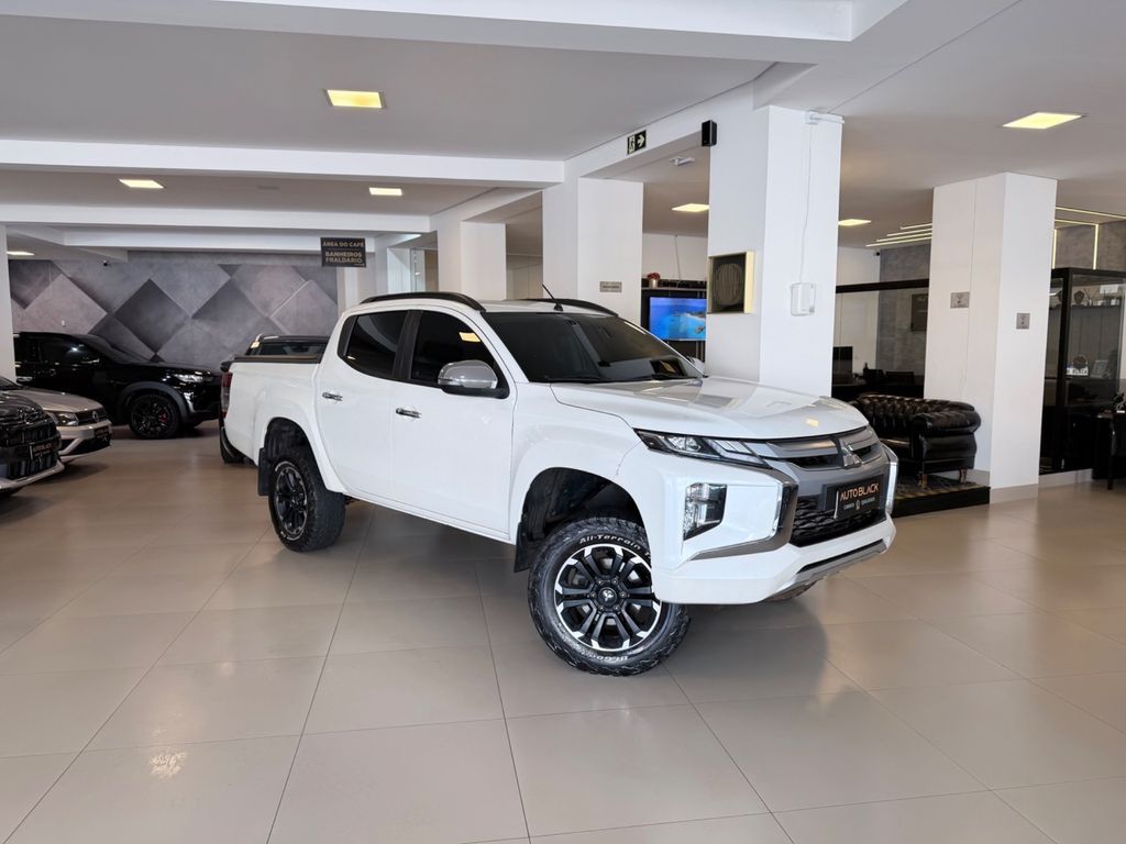 Vista principal de MITSUBISHI L200 Triton Sport HPE 2.4TDi 16v 4X4 C.D. 2023