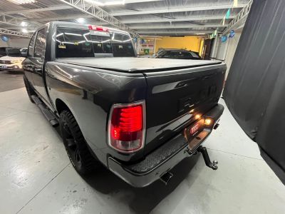 RAM 1500 Classic Laramie 5.7 V8 4X4 C.D. 2022 - miniatura 5