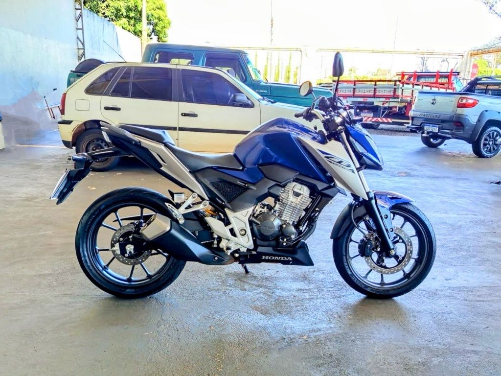 HONDA CB 300F Twister 2026 - miniatura 4
