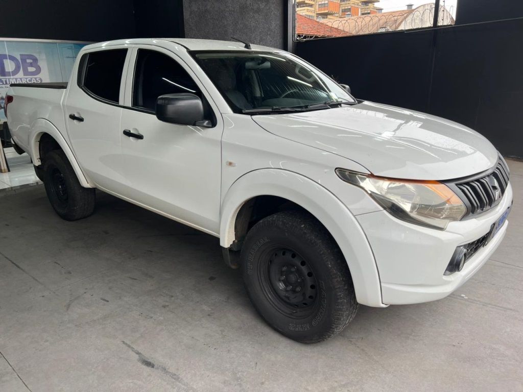 MITSUBISHI L200 Triton GL 2.4TDi 16v 4X4 C.D. 2024 - miniatura 3