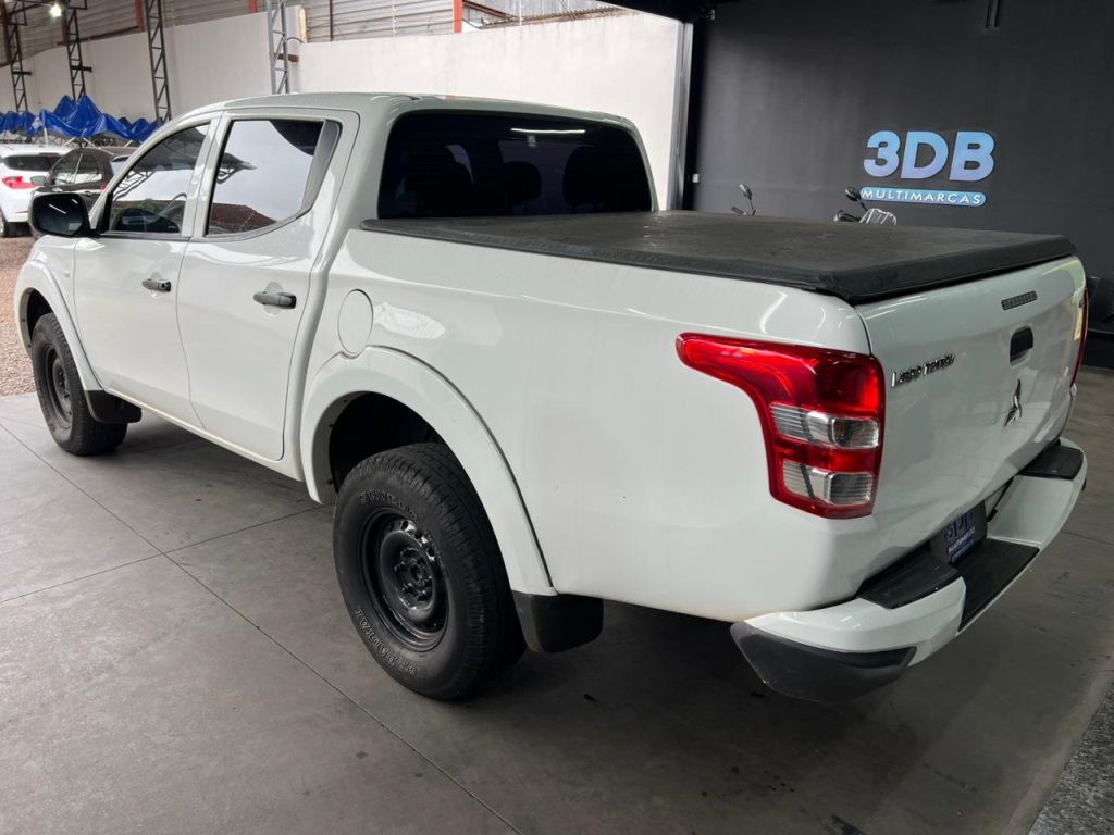 MITSUBISHI L200 Triton GL 2.4TDi 16v 4X4 C.D. 2024 - miniatura 4